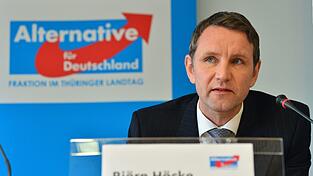 Th&uuml;ringens AfD-Fraktionschef Bj&ouml;rn H&ouml;cke spricht am 24.02.2015 im Th&uuml;ringer Landtag in Erfurt w&auml;hrend einer Pressekonferenz.
