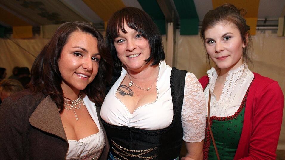 Die Fr&uuml;hjahrsdult 2017 in Landshut neigt sich dem Ende entgegen. Grund genug, noch einmal richtig in den Bierzelten zu feiern - abgerundet vom traditionellen Feuerwerk.