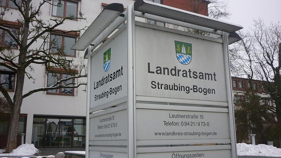 Im Landratsamt war am Montag Bauausschusssitzung. In einer anderen Liegenschaft des Landkreises, einem Geb&auml;ude in Bogen, gibt es derzeit Probleme.