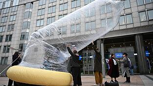 Das Kondom ist mit Luft gef&uuml;llt.