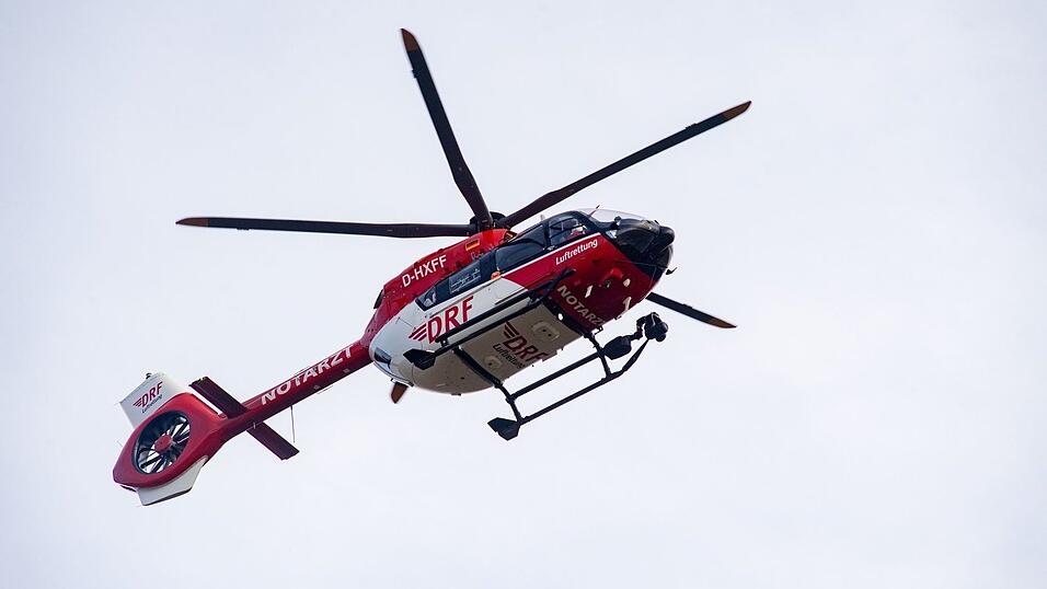 Ein Rettungshubschrauber musste den Verletzten ins Krankenhaus bringen. (Symbolfoto) Ein Rettungshubschrauber musste den Verletzten ins Krankenhaus bringen. (Symbolfoto)