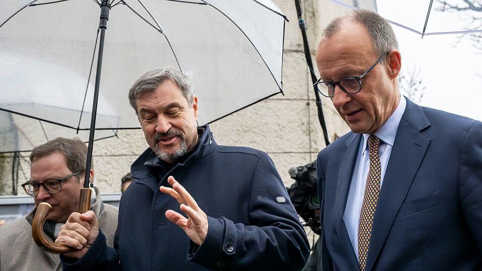 F&uuml;r Friedrich Merz (rechts, CDU) ist es der erste Besuch in Seeon seit seiner Wahl zum Bundeskanzler. (Archivbild)