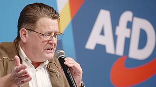 AfD-Vize Stephan Brandner kündigt mögliche juristische Schritte an, um die Sondersitzungen des Bundestags zu stoppen.