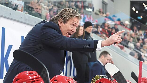 Seit 21 Jahren ist Uwe Krupp Trainer. Eine lange Zeit, in der sich seine Arbeit gewandelt hat. „Es reicht nicht mehr, dem Spieler zu sagen, was er machen soll. Du musst ihn überzeugen“, erklärt der 61-Jährige einen Hauptunterschied zu seiner aktiven Zeit. Seit 21 Jahren ist Uwe Krupp Trainer. Eine lange Zeit, in der sich seine Arbeit gewandelt hat. „Es reicht nicht mehr, dem Spieler zu sagen, was er machen soll. Du musst ihn überzeugen“, erklärt der 61-Jährige einen Hauptunterschied zu seiner aktiven Zeit.