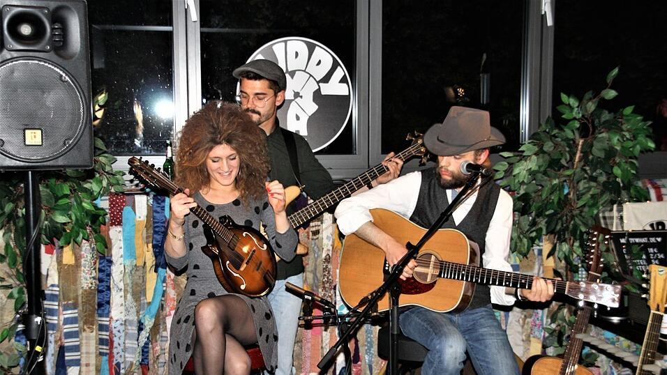 Musik überall: Bei der CHAMpions-Night war einiges geboten in der Chamer Innenstadt. Musik überall: Bei der CHAMpions-Night war einiges geboten in der Chamer Innenstadt.