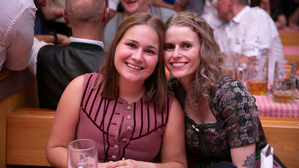 Die Partybilder vom Freitag, 15. August, aus dem Festzelt Krönner. Die Partybilder vom Freitag, 15. August, aus dem Festzelt Krönner.