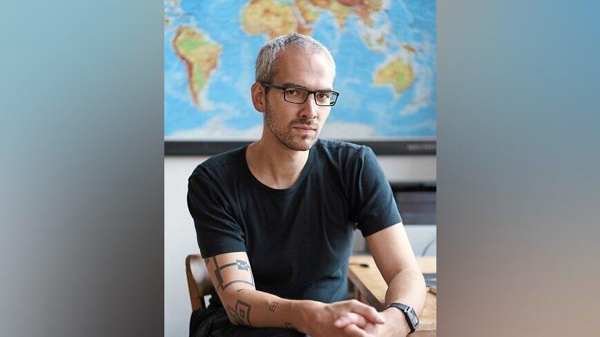 Konstantin K&uuml;spert, 1982 in Regensburg geboren, ist Autor, &Uuml;bersetzer und Dramaturg. Seit der Spielzeit 2017/18 ist er Dramaturg am Schauspiel Frankfurt.