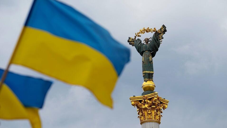 Die Ukraine feiert ihren Unabhängigkeitstag - genau dreieinhalb Jahre nach Beginn der russischen Invasion. Die Ukraine feiert ihren Unabhängigkeitstag - genau dreieinhalb Jahre nach Beginn der russischen Invasion.