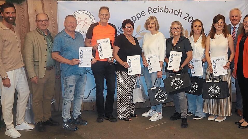 Langjährige Mitglieder wurden geehrt. Langjährige Mitglieder wurden geehrt.