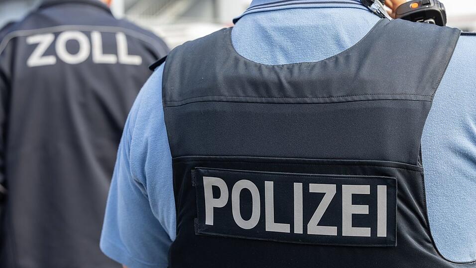 Bei einem Reisenden wurde der Zoll fündig, die Polizei brachte den Mann in Untersuchungshaft. (Symbolfoto) Bei einem Reisenden wurde der Zoll fündig, die Polizei brachte den Mann in Untersuchungshaft. (Symbolfoto)