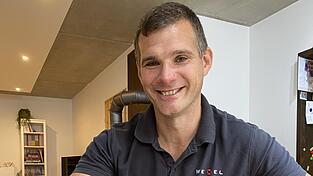 Andreas Sextl ist Physiotherapeut und Tüftler. Immer, wenn er in der Praxis eine Lücke bei den Hilfsmitteln entdeckt, erwacht in ihm der Erfindergeist.