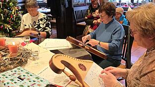 Das Harfenensemble sorgte für besinnliche Töne zum Mittagessen.