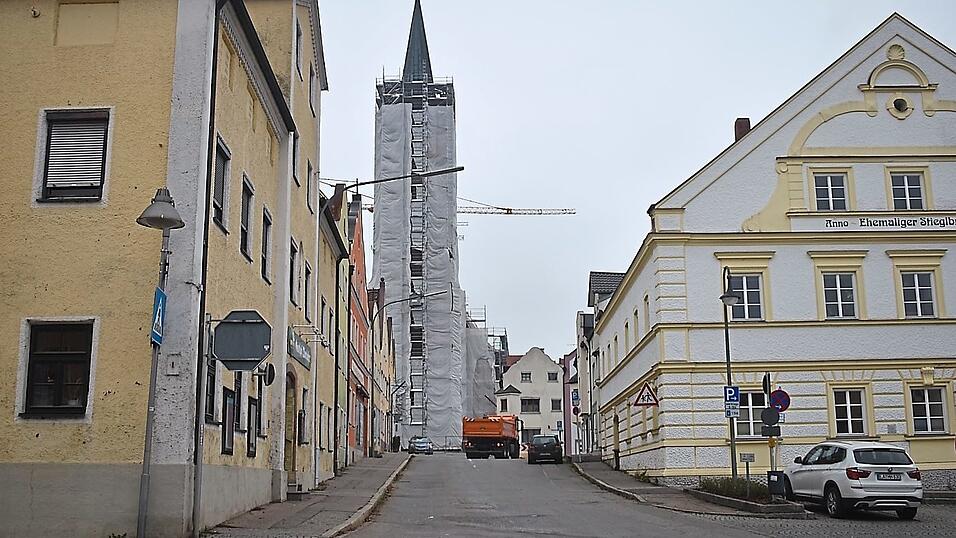 Die Kirchstra&szlig;e wird im Jahr 2026 saniert - dabei werden die Kanalrohre und die Wasserleitung erneuert.