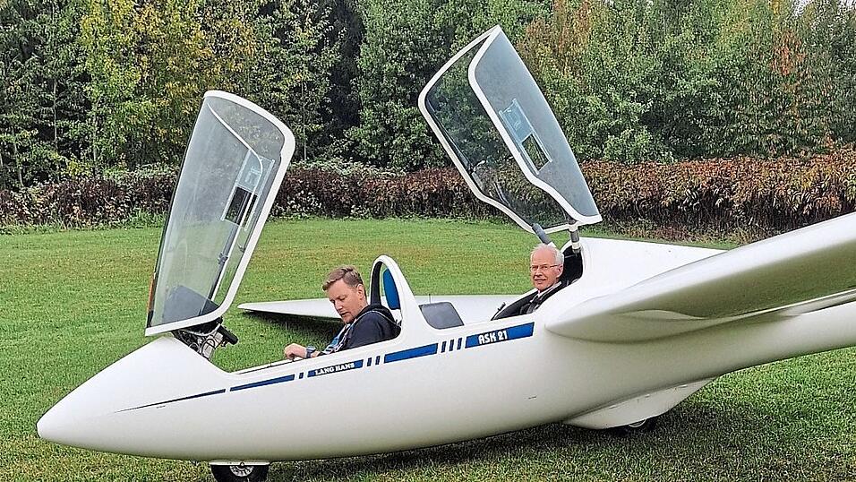 Start und Landung auf dem Segelfluggelände in Gammelsdorf. Start und Landung auf dem Segelfluggelände in Gammelsdorf.