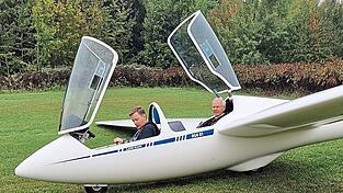 Start und Landung auf dem Segelfluggelände in Gammelsdorf. Start und Landung auf dem Segelfluggelände in Gammelsdorf.