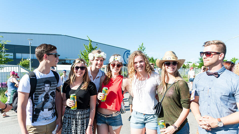Ein Streifzug durch das Campinggelände: Trotz heißer Temperaturen sind die Festivalbesucher bestens gelaunt. (Foto: Susanne Raith) Ein Streifzug durch das Campinggelände: Trotz heißer Temperaturen sind die Festivalbesucher bestens gelaunt. (Foto: Susanne Raith)