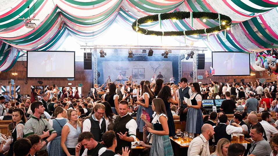 Die Partybilder vom Samstag, 15. August, aus dem Festzelt Weckmann. Die Partybilder vom Samstag, 15. August, aus dem Festzelt Weckmann.