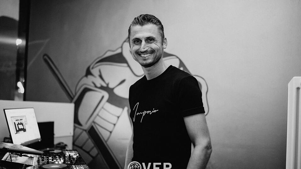 Auch am zweiten Volksfestfreitag schauten viele G&auml;ste im Overtime vorbei.