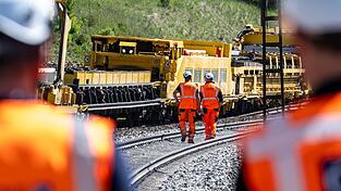 Bei der Bahn stehen zahlreiche Bauarbeiten in Bayern an. (Symbolbild)