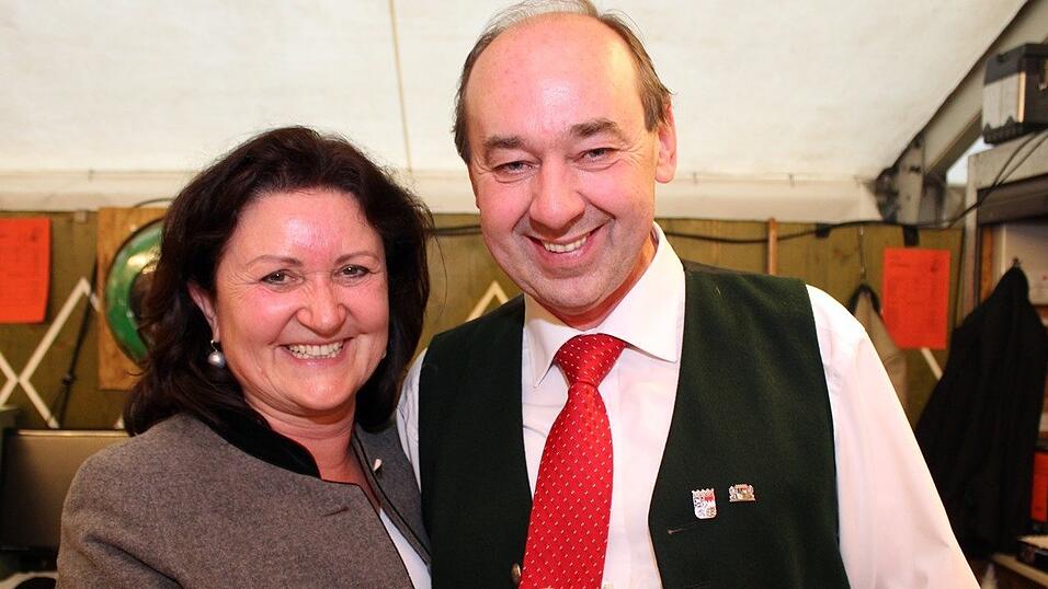 Die Fr&uuml;hjahrsdult 2017 in Landshut neigt sich dem Ende entgegen. Grund genug, noch einmal richtig in den Bierzelten zu feiern - abgerundet vom traditionellen Feuerwerk.