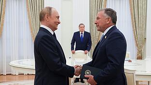 Der US-Sondergesandte Steve Witkoff (rechts) und der russische Präsident Wladimir Putin. (Archivfoto)