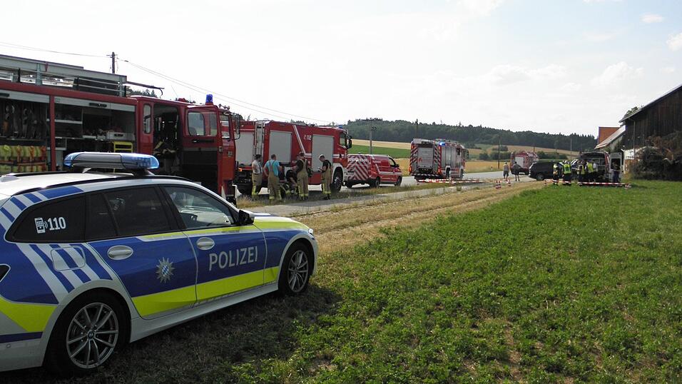 Bei Postau brannte am Samstag ein Mischwald. Es waren mehrere Feuerwehrkräfte im Einsatz.