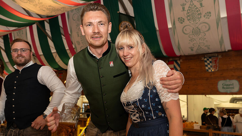 Die Partybilder vom Montag, 19. August, aus dem Festzelt Weckmann. Die Partybilder vom Montag, 19. August, aus dem Festzelt Weckmann.
