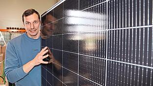 Markus Geiling steht auf PV: Der Gesch&auml;ftsf&uuml;hrer von EnergyVision plant, baut und vertreibt PV-Anlagen, h&auml;lt Vortr&auml;ge und ist als zertifizierter Sachverst&auml;ndiger gefragt.