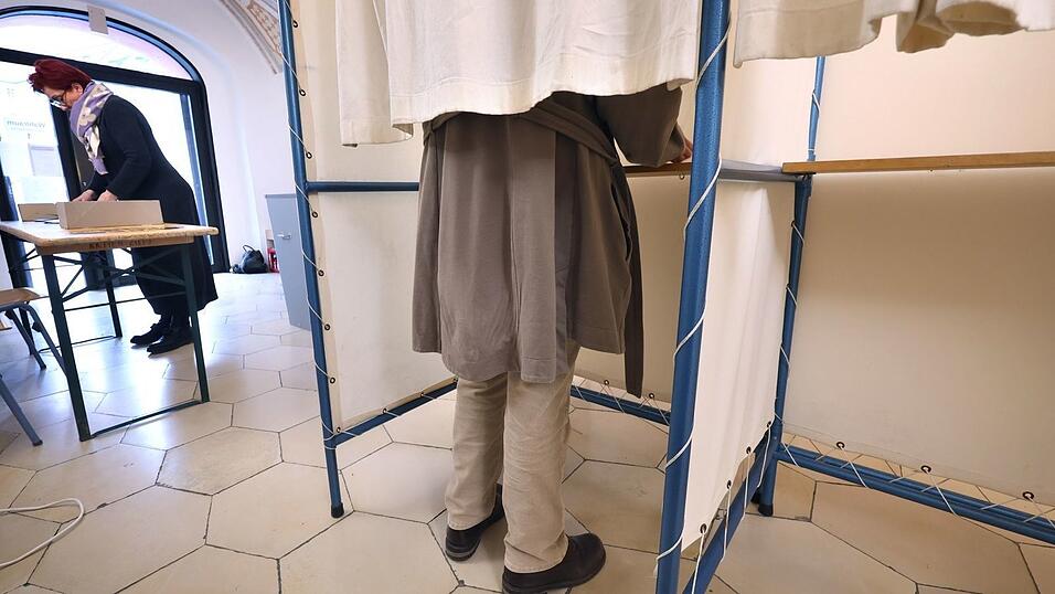 In Salzweg ist der Amtsinhaber im Rathaus seinen Job los. (Symbolbild)