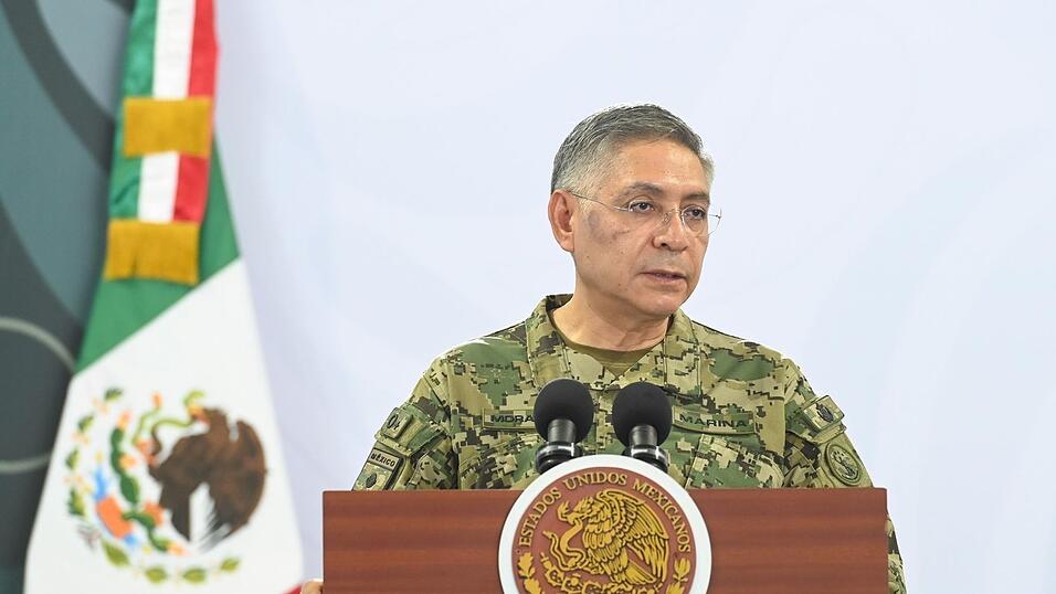 Eine Tsunami-Warnung wurde herausgegeben, wie der Marineminister Raymundo Morales sagte. Eine Tsunami-Warnung wurde herausgegeben, wie der Marineminister Raymundo Morales sagte.
