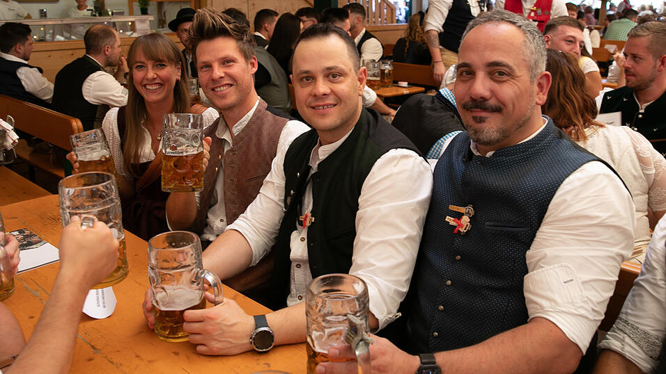 Die Partybilder vom Freitag, 8. August, aus dem Festzelt Nothaft. Die Partybilder vom Freitag, 8. August, aus dem Festzelt Nothaft.