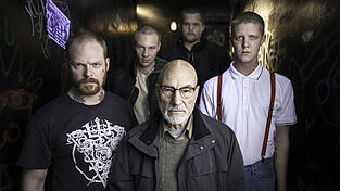 Die Schauspieler Eric Edelstein (l-r), Callum Turner, Patrick Stewart und Mark Webber in einer Szene aus dem Film 'Green Room' (undatiere Aufnahme). Der Film kommt am 02.06.2016 in die deutschen Kinos.