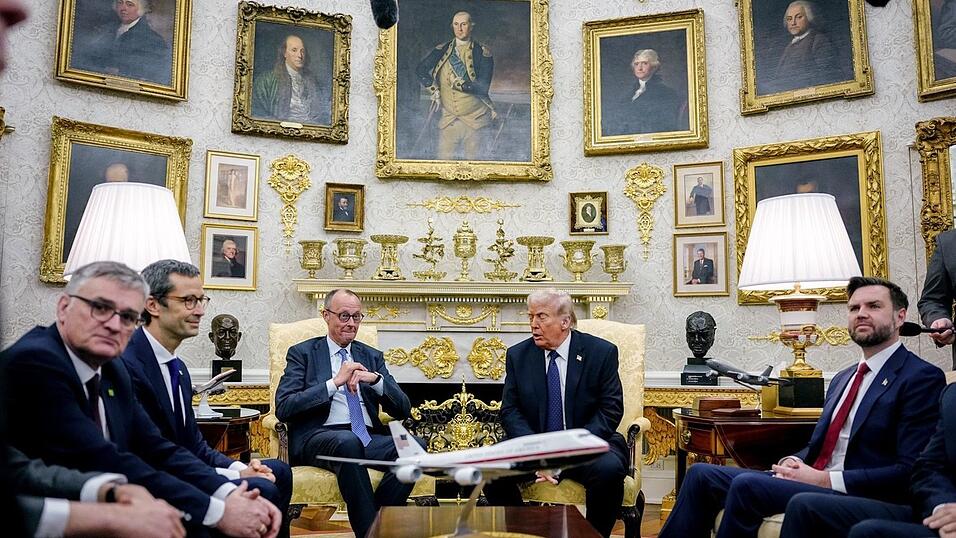 Auch Vizepr&auml;sident JD Vance war im Oval Office wieder dabei,