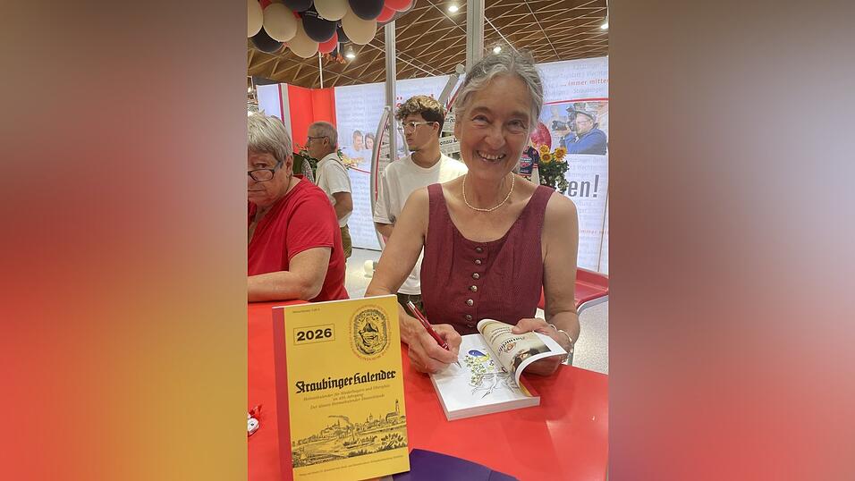 Kalenderfrau Dr. Dorit-Maria Krenn beim Signieren.