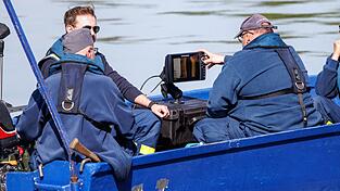 Das Technische Hilfswerk sucht nach dem Fund einer Kinderleiche den Grund der Donau ab. Das Technische Hilfswerk sucht nach dem Fund einer Kinderleiche den Grund der Donau ab.