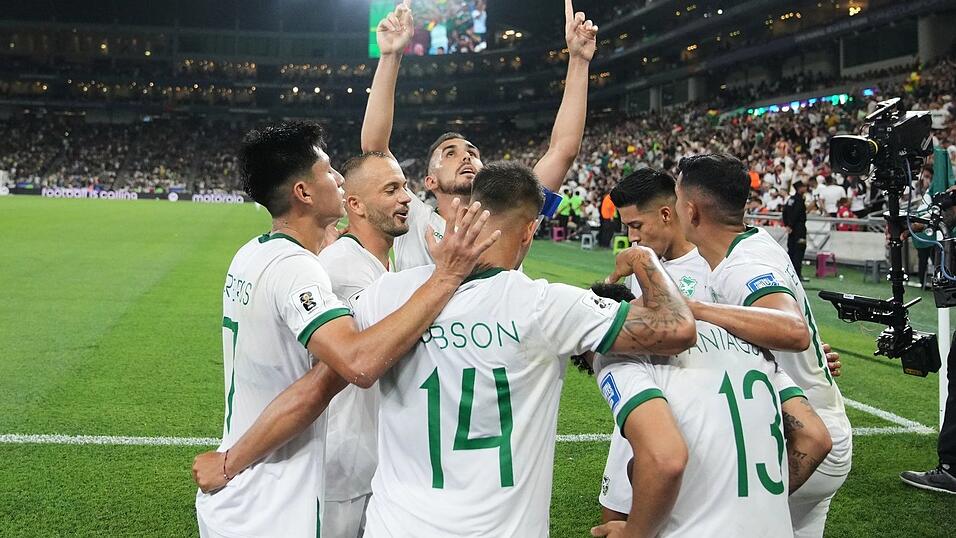 Bolivien jubelte über das 1:1, verpasste am Ende aber die erste WM-Teilnahme seit 1994. Bolivien jubelte über das 1:1, verpasste am Ende aber die erste WM-Teilnahme seit 1994.