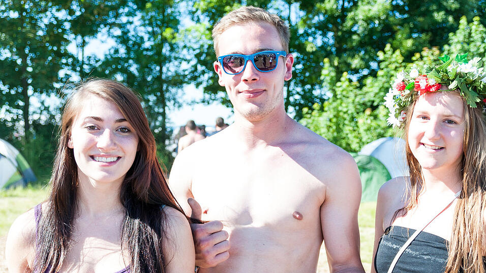 Ein Streifzug durch das Campinggelände: Trotz heißer Temperaturen sind die Festivalbesucher bestens gelaunt. (Foto: Susanne Raith) Ein Streifzug durch das Campinggelände: Trotz heißer Temperaturen sind die Festivalbesucher bestens gelaunt. (Foto: Susanne Raith)