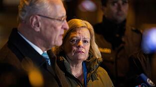 Nach dem Anschlag auf einen Demonstrationszug reiste Bundesinnenministerin Nancy Faeser (SPD) - hier mit dem bayerischen Innenminister, Joachim Herrmann (CSU), nach München.
