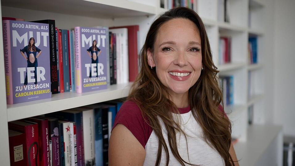 Carolin Kebekus hat ein Buch darüber geschrieben, wie leicht man als Mutter versagen kann - und wie unterhaltsam das Leben mit Kind sein kann. (Archivbild) Carolin Kebekus hat ein Buch darüber geschrieben, wie leicht man als Mutter versagen kann - und wie unterhaltsam das Leben mit Kind sein kann. (Archivbild)