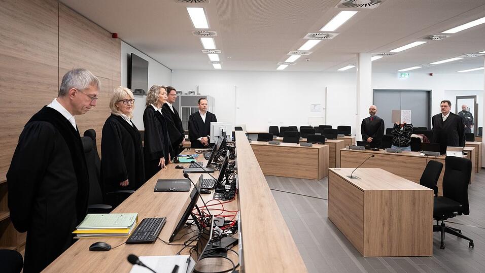 Der Prozess am OLG Dresden richtet sich gegen eine mutmaßliche Vertraute und Unterstützerin des rechten Terrortrios NSU. Der Prozess am OLG Dresden richtet sich gegen eine mutmaßliche Vertraute und Unterstützerin des rechten Terrortrios NSU.