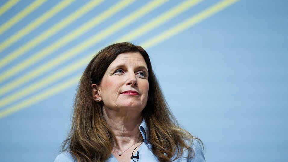 Will mit steigenden Gewinnen und ehrgeizigen Finanzzielen der Commerzbank ihre Eigenständigkeit bewahren: Vorstandschefin Bettina Orlopp. (Archivbild) Will mit steigenden Gewinnen und ehrgeizigen Finanzzielen der Commerzbank ihre Eigenständigkeit bewahren: Vorstandschefin Bettina Orlopp. (Archivbild)