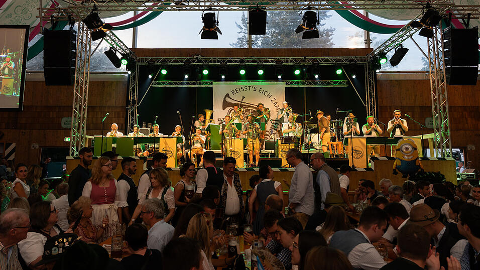 Die Partybilder vom Montag, 12. August 2024, aus dem Festzelt Weckmann. Die Partybilder vom Montag, 12. August 2024, aus dem Festzelt Weckmann.