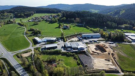 Blick auf das Industriegebiet Reichsdorf Nord, mit Fritz Office links oben