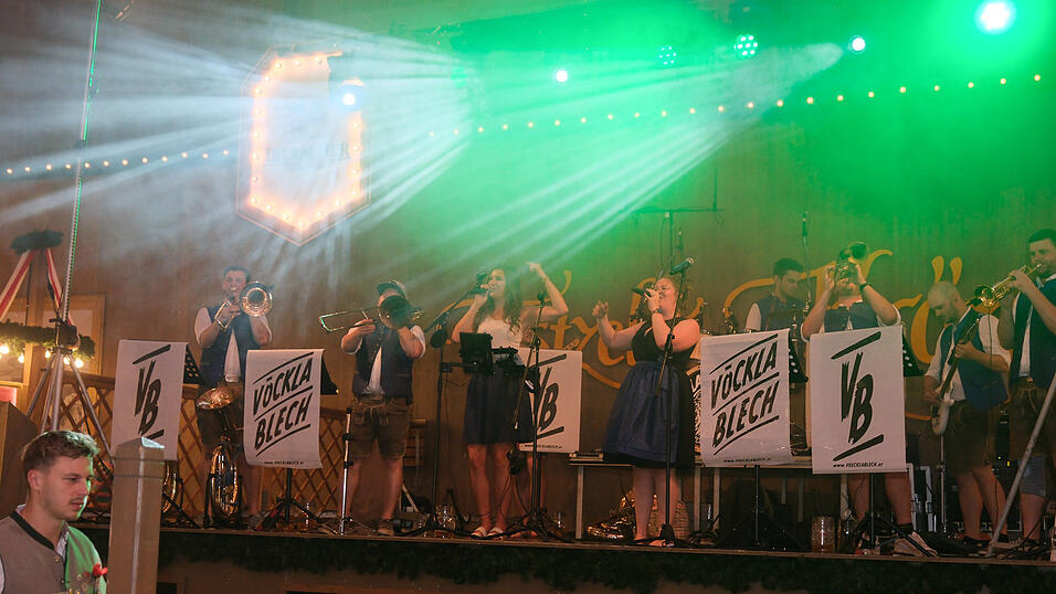 Die Partybilder vom Dienstag, 15. August 2023, aus dem Festzelt Krönner. Die Partybilder vom Dienstag, 15. August 2023, aus dem Festzelt Krönner.