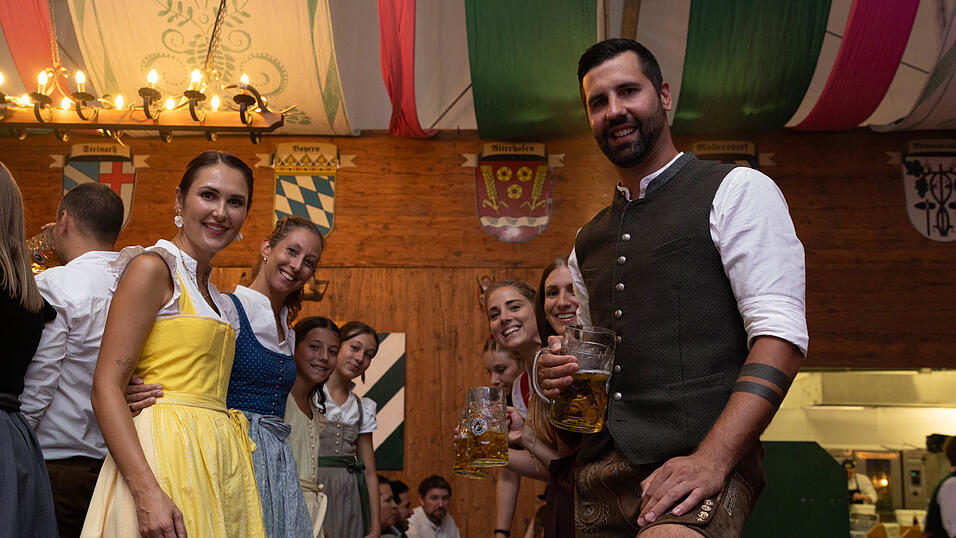 Die Partybilder vom Samstag, 8. August, aus dem Festzelt Weckmann. Die Partybilder vom Samstag, 8. August, aus dem Festzelt Weckmann.