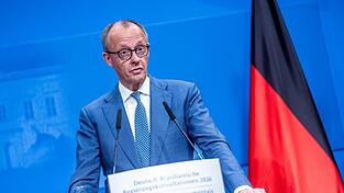 Bundeskanzler Merz l&auml;sst offen, wie er einem m&ouml;glichen Treibstoffmangel begegnen will.