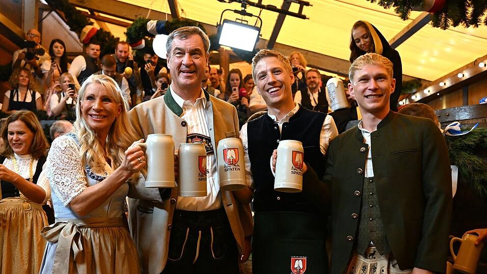 Ehepaar Söder und Krause mit seinem Verlobten Ehepaar Söder und Krause mit seinem Verlobten