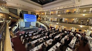 Austauschort für radikale Ideen: Anhänger des anarchokapitalistischen Ludwig-von-Mises-Instituts im Münchner Luxushotel. Austauschort für radikale Ideen: Anhänger des anarchokapitalistischen Ludwig-von-Mises-Instituts im Münchner Luxushotel.
