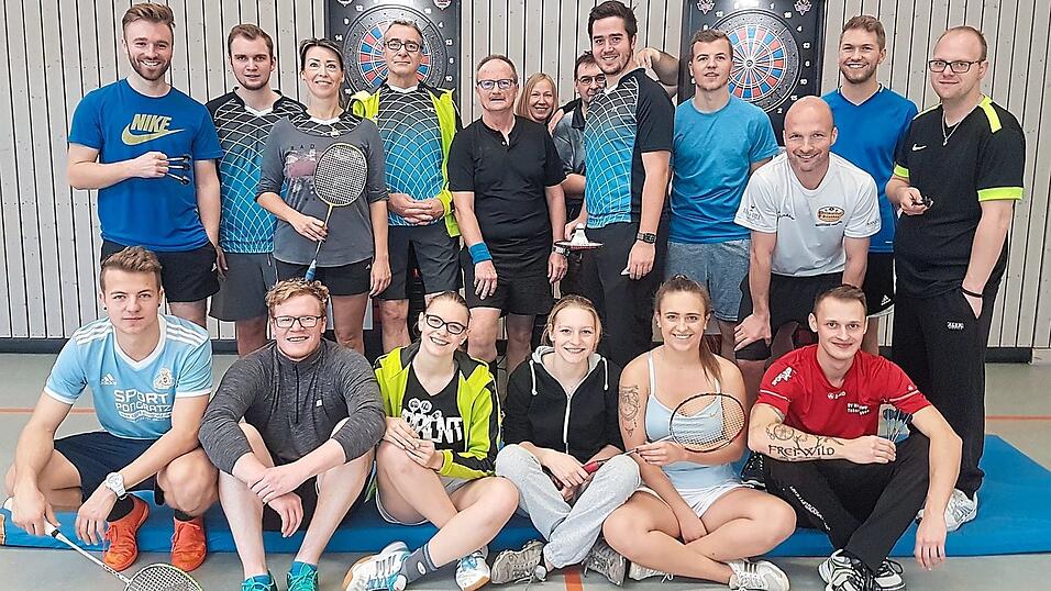 Alle Teilnehmer des Dartminton-Turniers. Alle Teilnehmer des Dartminton-Turniers.