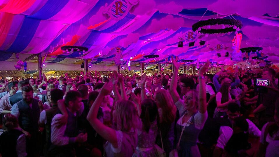 Die Partybilder vom Freitag, 12. August 2022, aus dem Festzelt Reisinger.